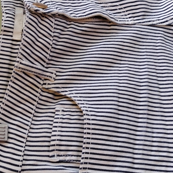 Women's H&M size 4 conductor shorts - pine striped - Picture 3 of 4